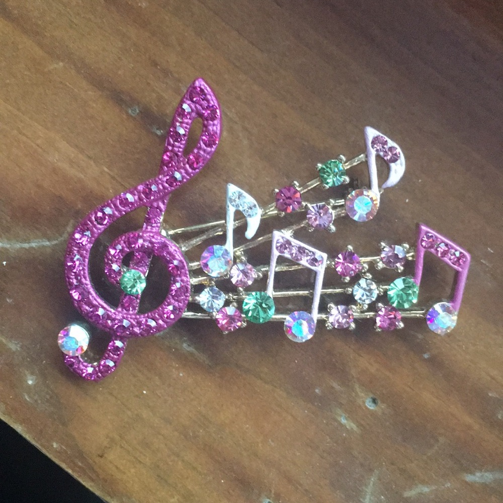 Music staff broach